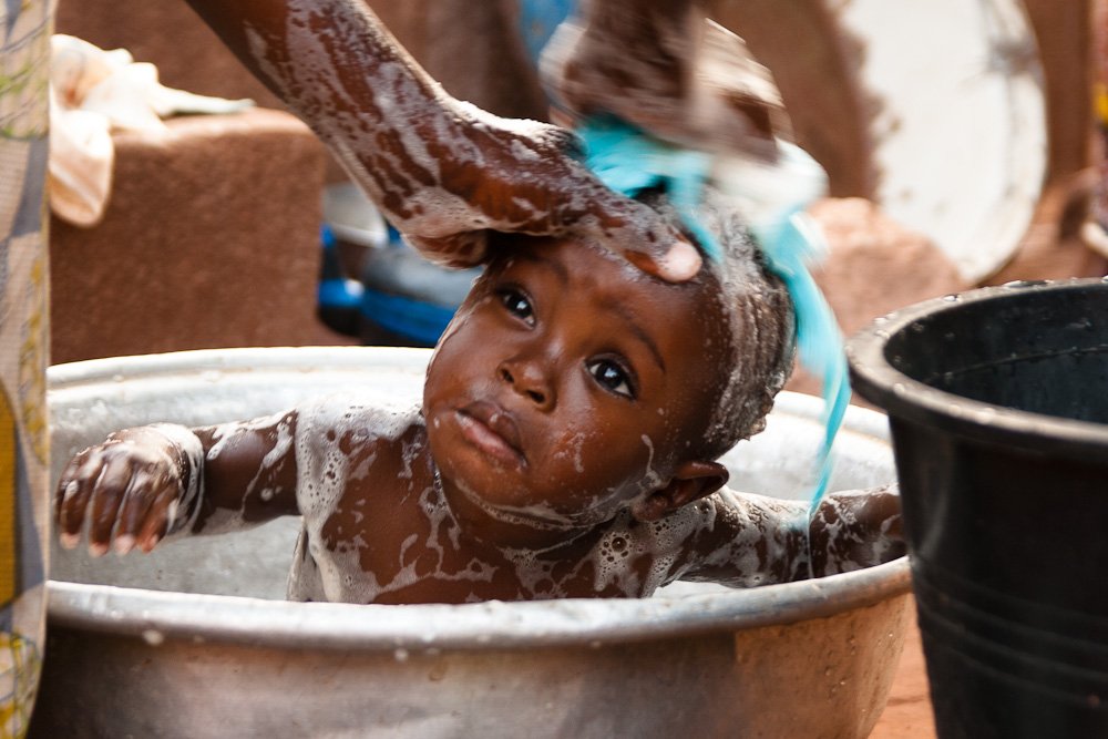 Burkina child bath