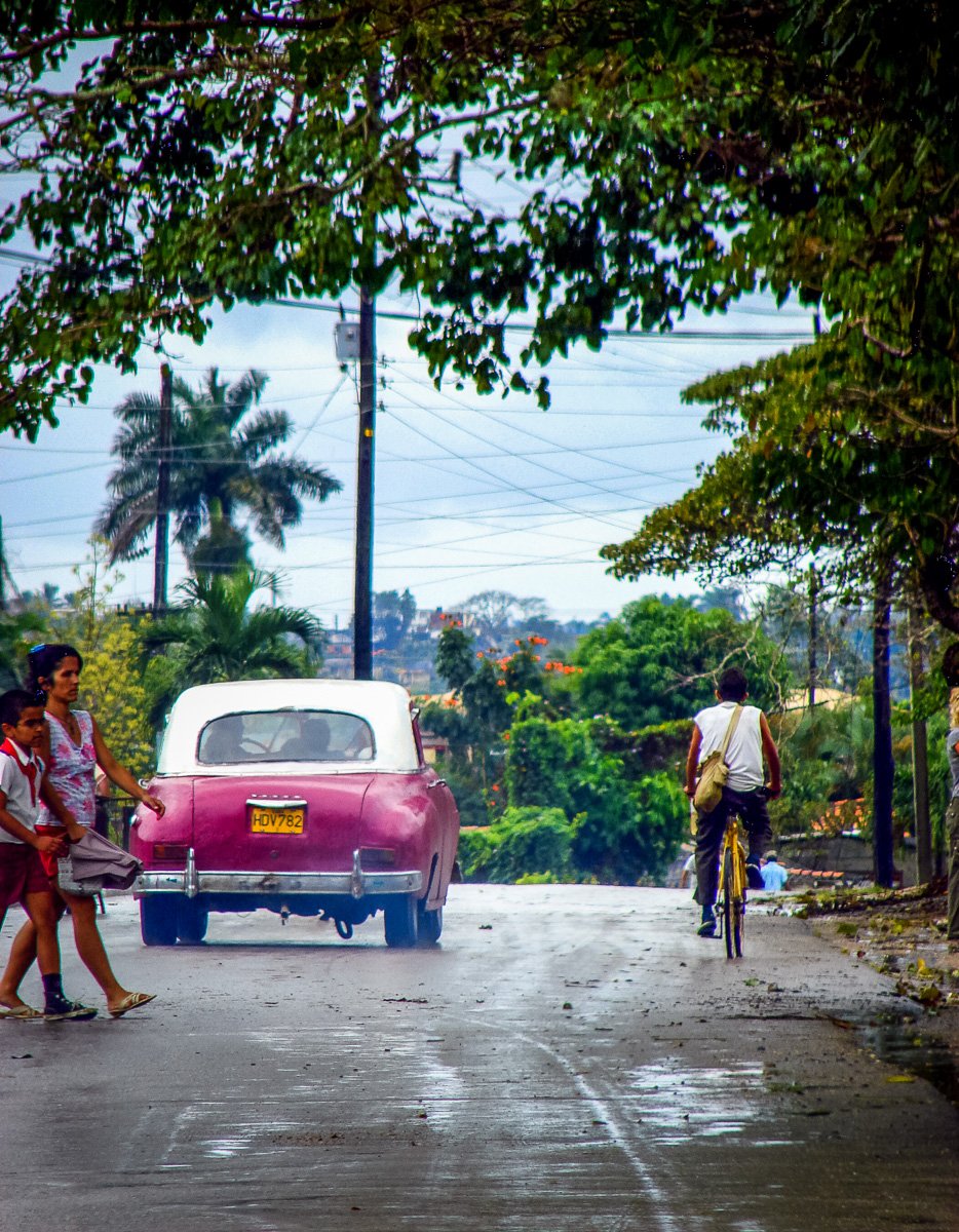Cuban road country
