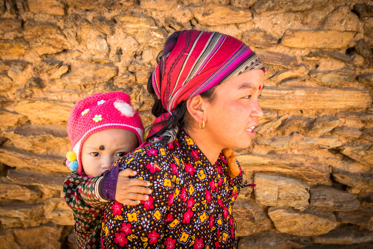 Himalaya Bandipur mother and child pink